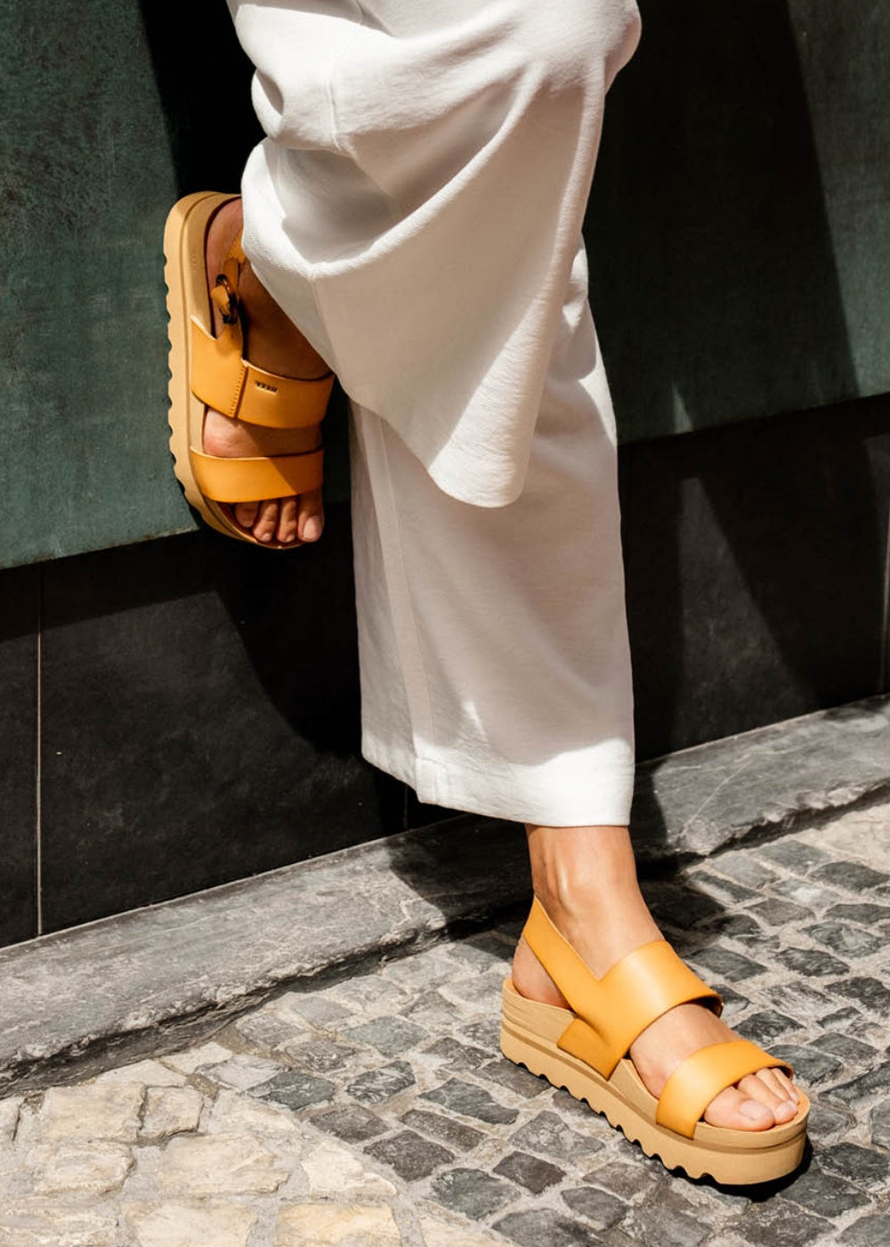 Vista Hi Buckle Sandals