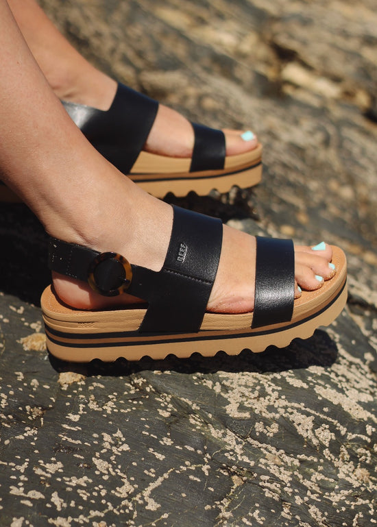 Vista Hi Buckle Sandals