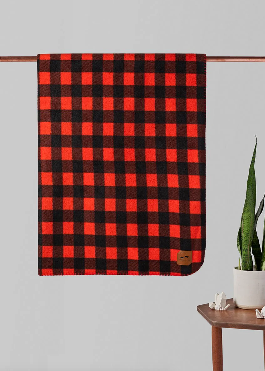 Yukon Fleece Blanket in Red