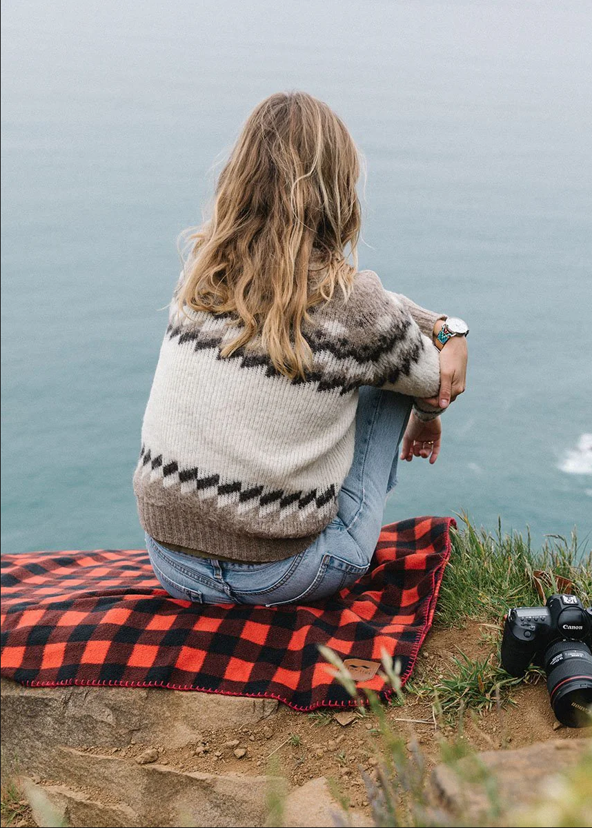 Yukon Fleece Blanket in Red
