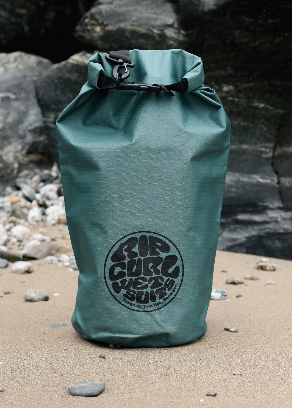 Load image into Gallery viewer, Surf Series 20L Barrel Bag by Rip Curl
