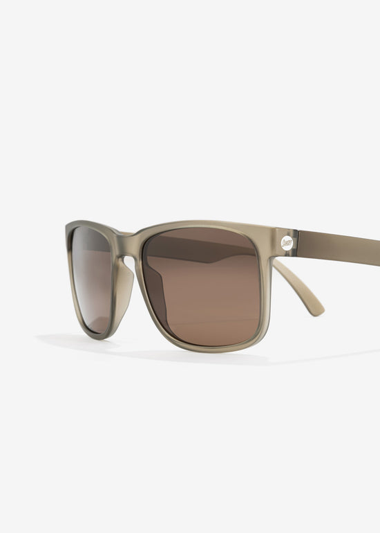 Load image into Gallery viewer, Kiva Sunglasses in Cola Amber by Sunski
