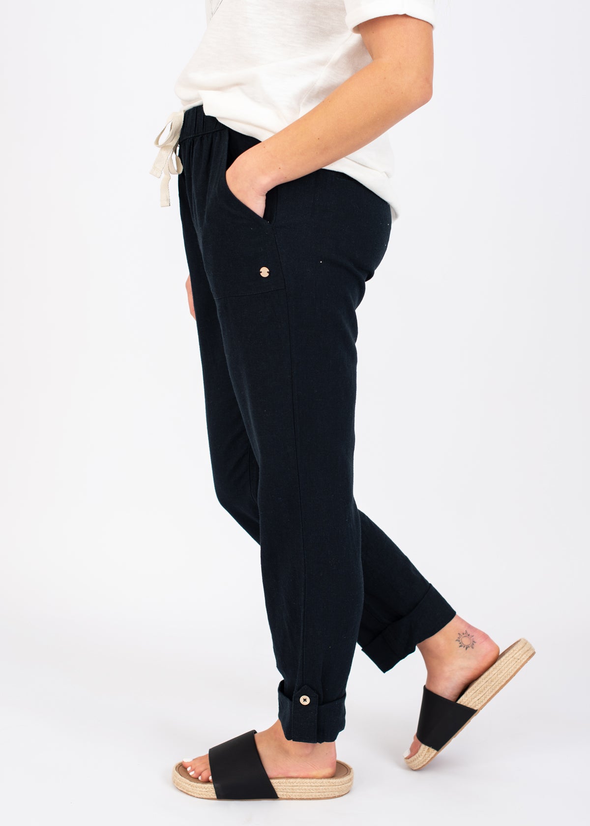 Load image into Gallery viewer, On The Seashore Linen Cargo Trousers by Roxy

