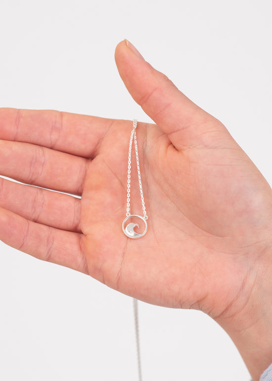 Load image into Gallery viewer, Circle Wave Necklace by Yemaya
